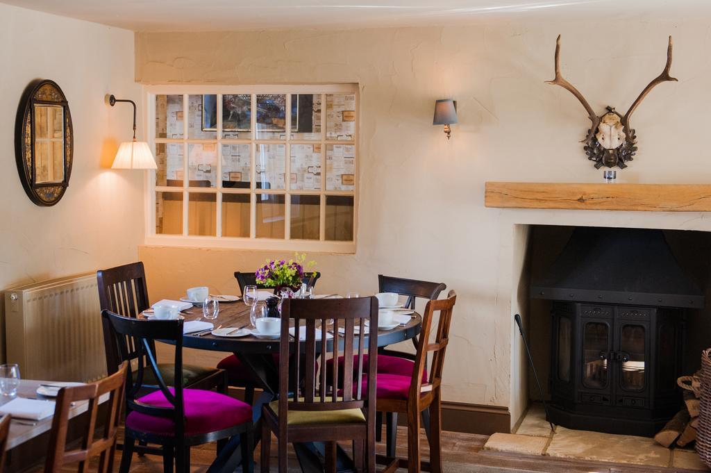 The White Hart, Overton Bagian luar foto